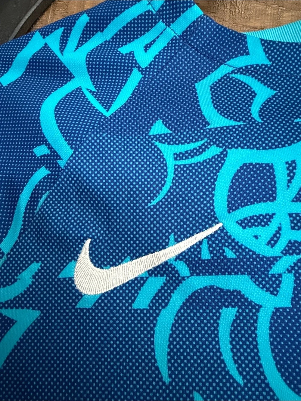 Nike Chelsea FC Youth Pre game Jersey in Royal & Light Blue